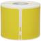 Żółta rolka etykiet z prostokątnymi samoprzylepnymi etykietami, odpowiednia do zastosowań drukarskich. Etykiety z zaokrąglonymi krawędziami.