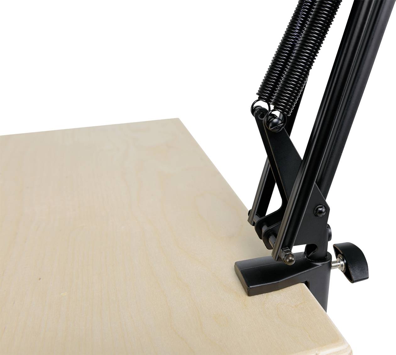 Fragment czarnego metalowego ramienia mikrofonowego jest zamocowany na jasnej drewnianej płycie.