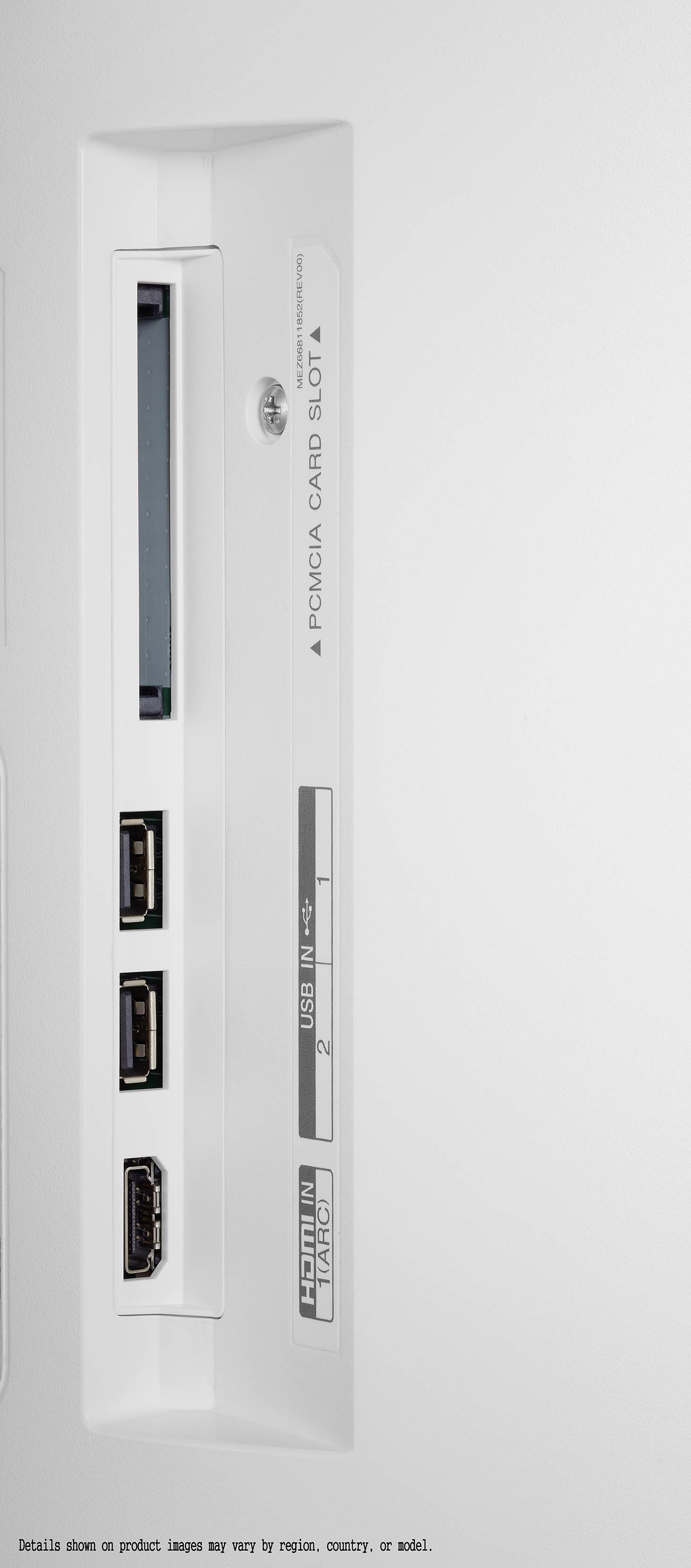 Zbliżenie białego urządzenia z wieloma portami: dwa porty USB, złącze HDMI oraz gniazdo na kartę pamięci.