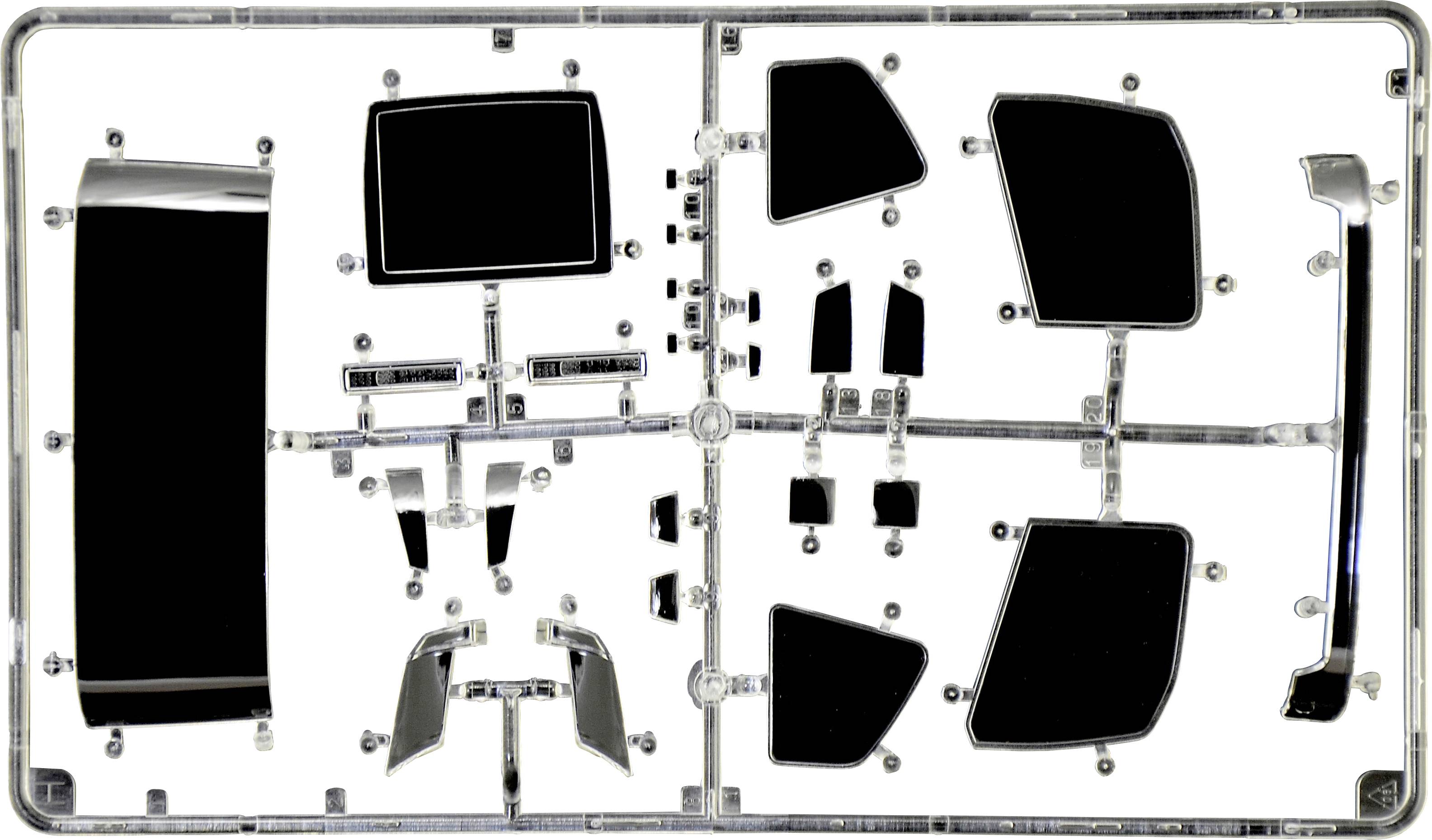 Zestaw do złożenia modelu samochodu z czarnego i srebrnego plastiku, składający się z różnych elementów, takich jak drzwi, okna i zderzaki.