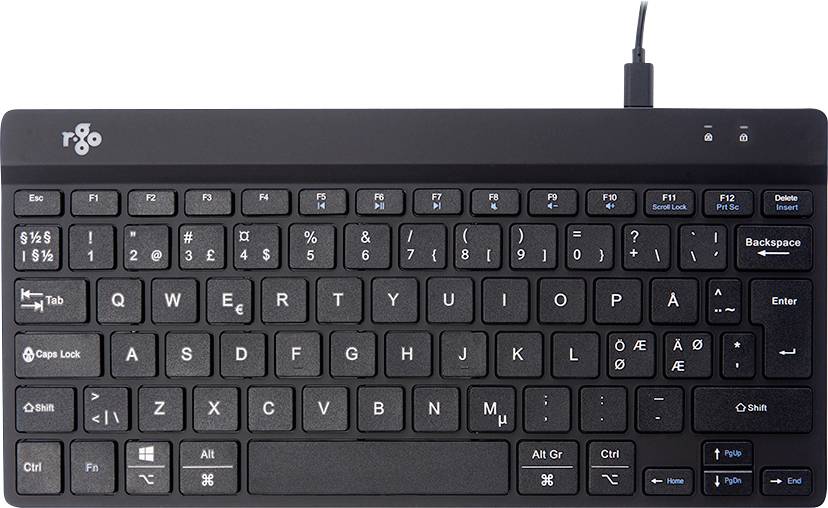 Kompaktowa czarna klawiatura komputerowa z przewodem USB. Klawisze z białymi napisami, w tym klawisze funkcyjne, klawisze strzałek oraz klawiatura numeryczna.