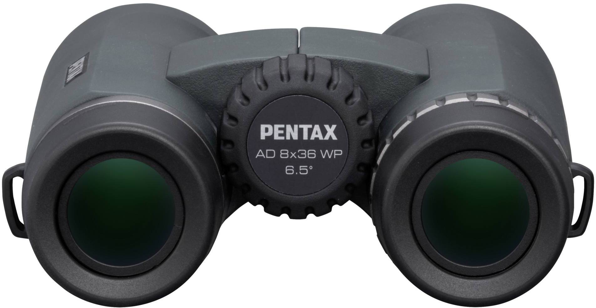 Lornetka widziana z przodu z napisem 'Pentax AD 8x36 WP', zielone soczewki, odpowiednia do aktywności na świeżym powietrzu i obserwacji ptaków.