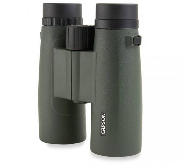 Zielona lornetka z napisem 'CARSON' na boku.