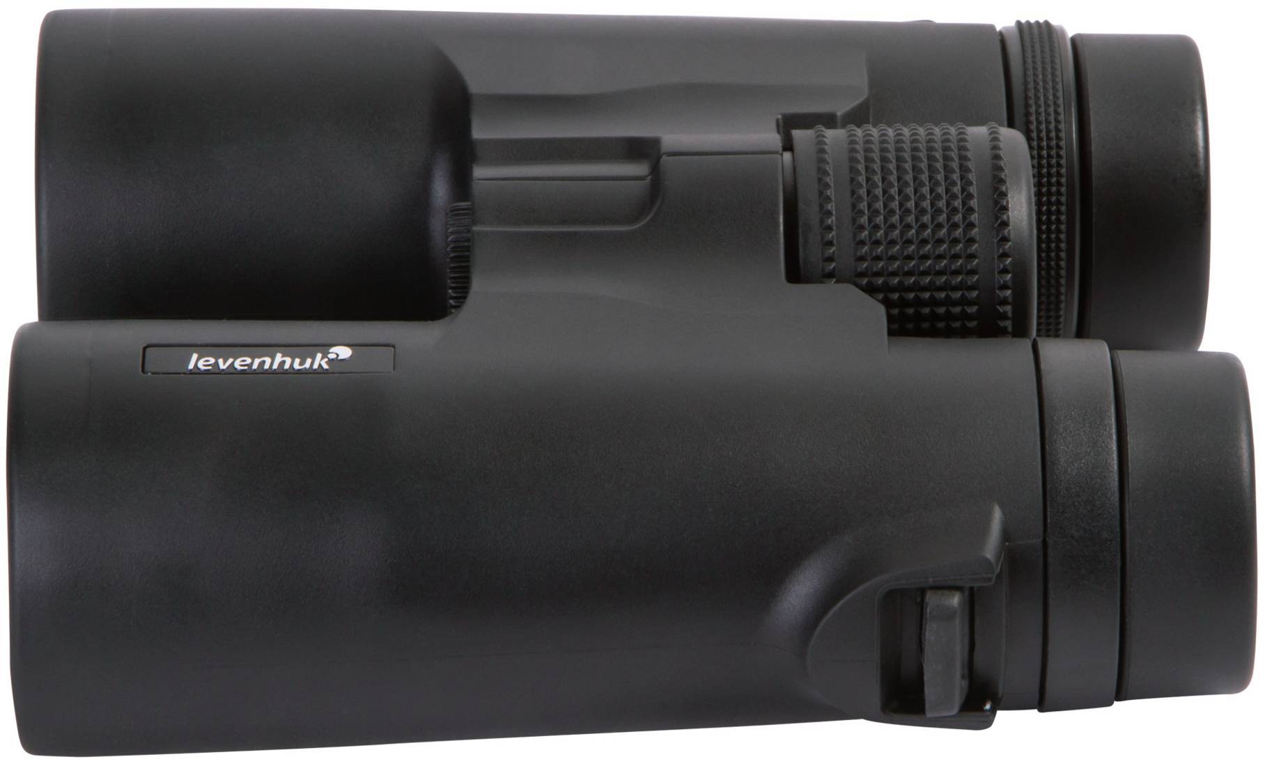 Czarna lornetka z gumowaną powierzchnią i centralnym kołem fokalizacyjnym, widziana z boku.