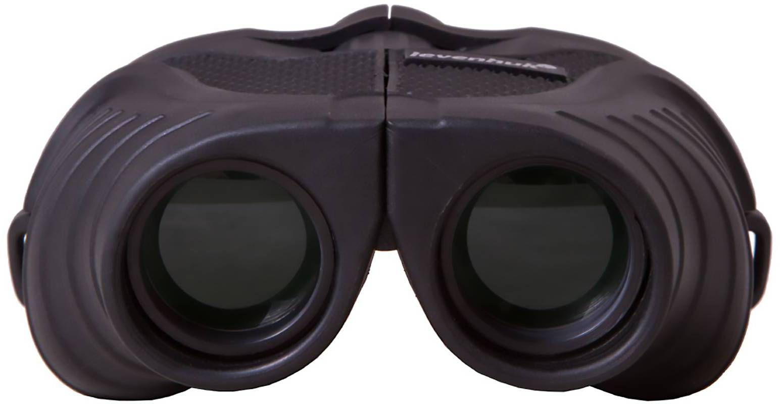 Czarno-szara lornetka o strukturowanej powierzchni z dwoma dużymi obiektywami.