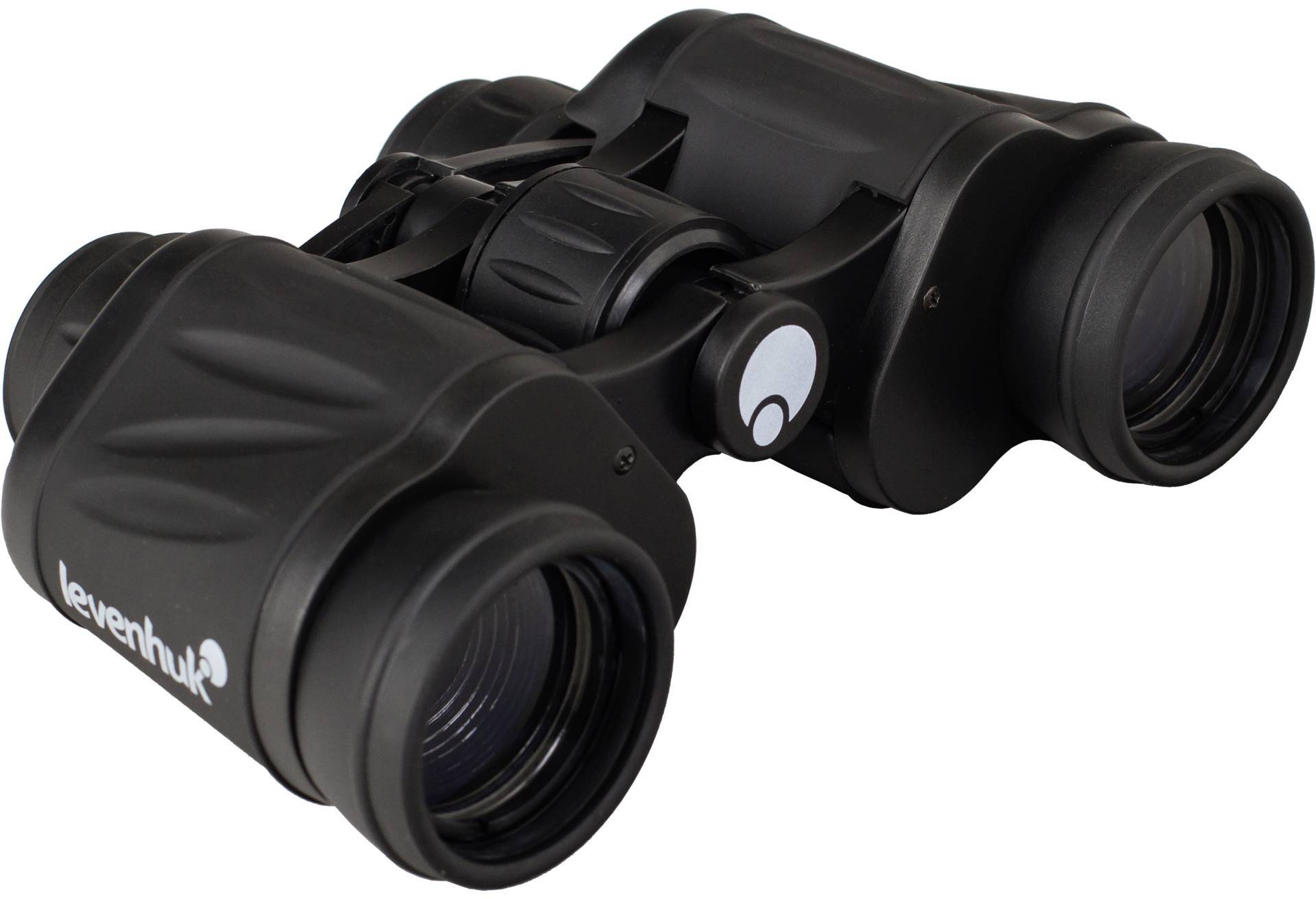 Czarna lornetka z teksturowanymi uchwytami, idealna do obserwacji ptaków lub aktywności na świeżym powietrzu.