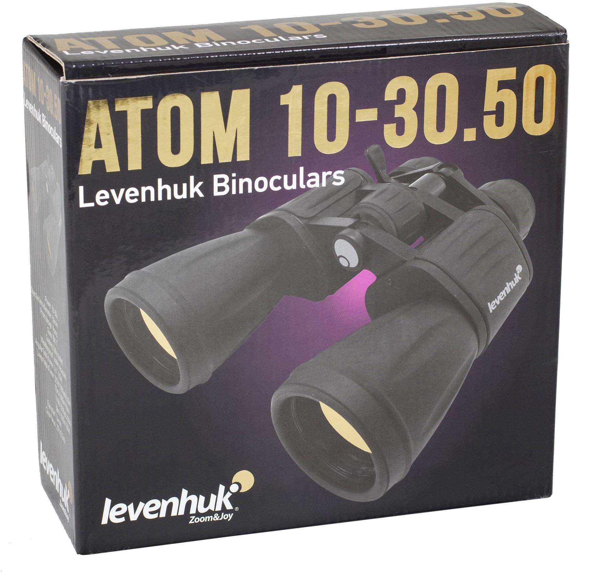 Opakowanie lornetki z napisem 'ATOM 10-30x50' i 'Lornetki Levenhuk'. Obraz przedstawia lornetkę w czarnym kolorze.