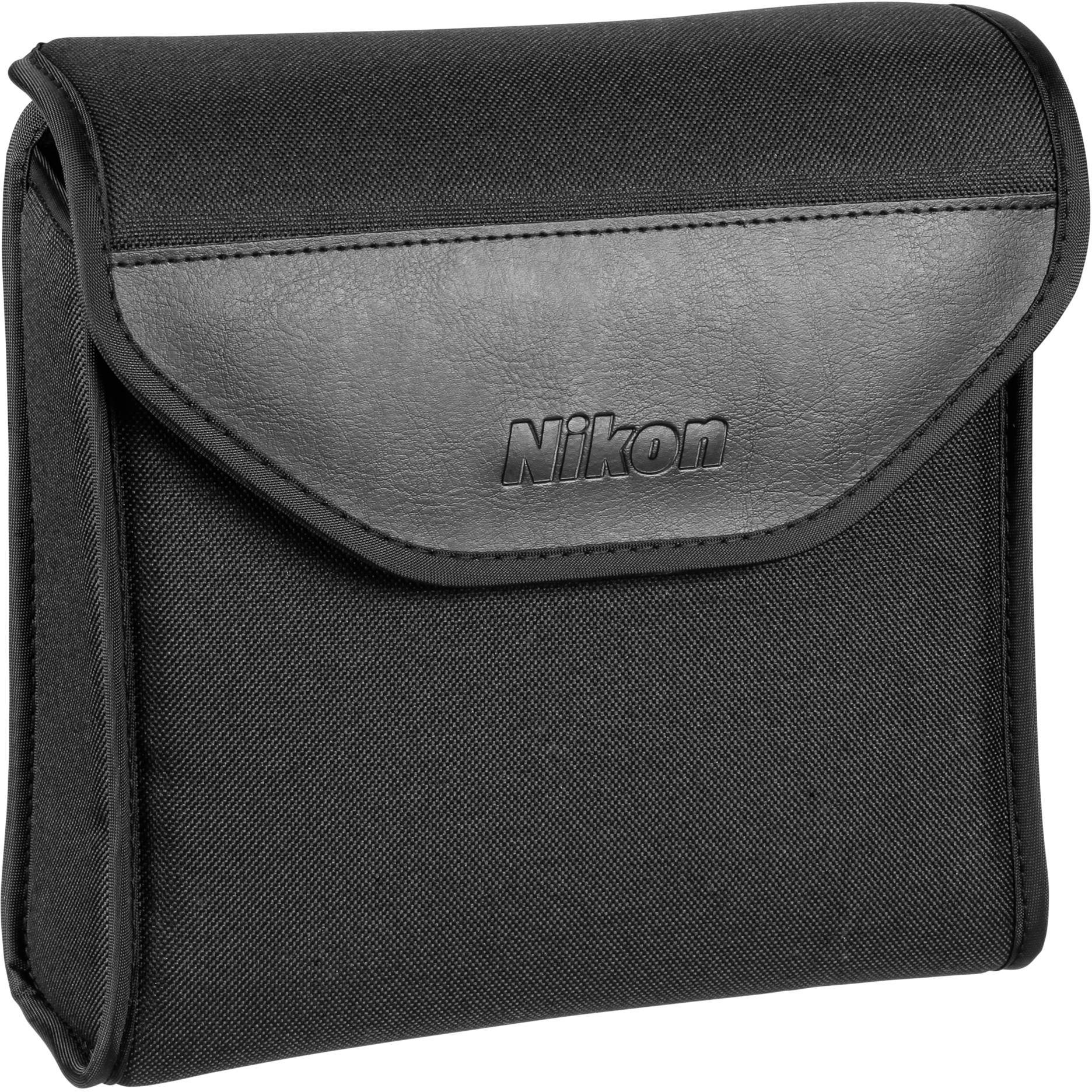 Czarna, zamknięta torba na aparat Nikona wykonana z materiału.