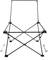 Składany, czarny stelaż metalowy, często używany jako podstawa pod przenośne urządzenia lub pojemniki.