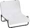 Biały, ergonomicznie zaprojektowany leżak z czarną metalową ramą, idealny do wypoczynku i relaksu na świeżym powietrzu.