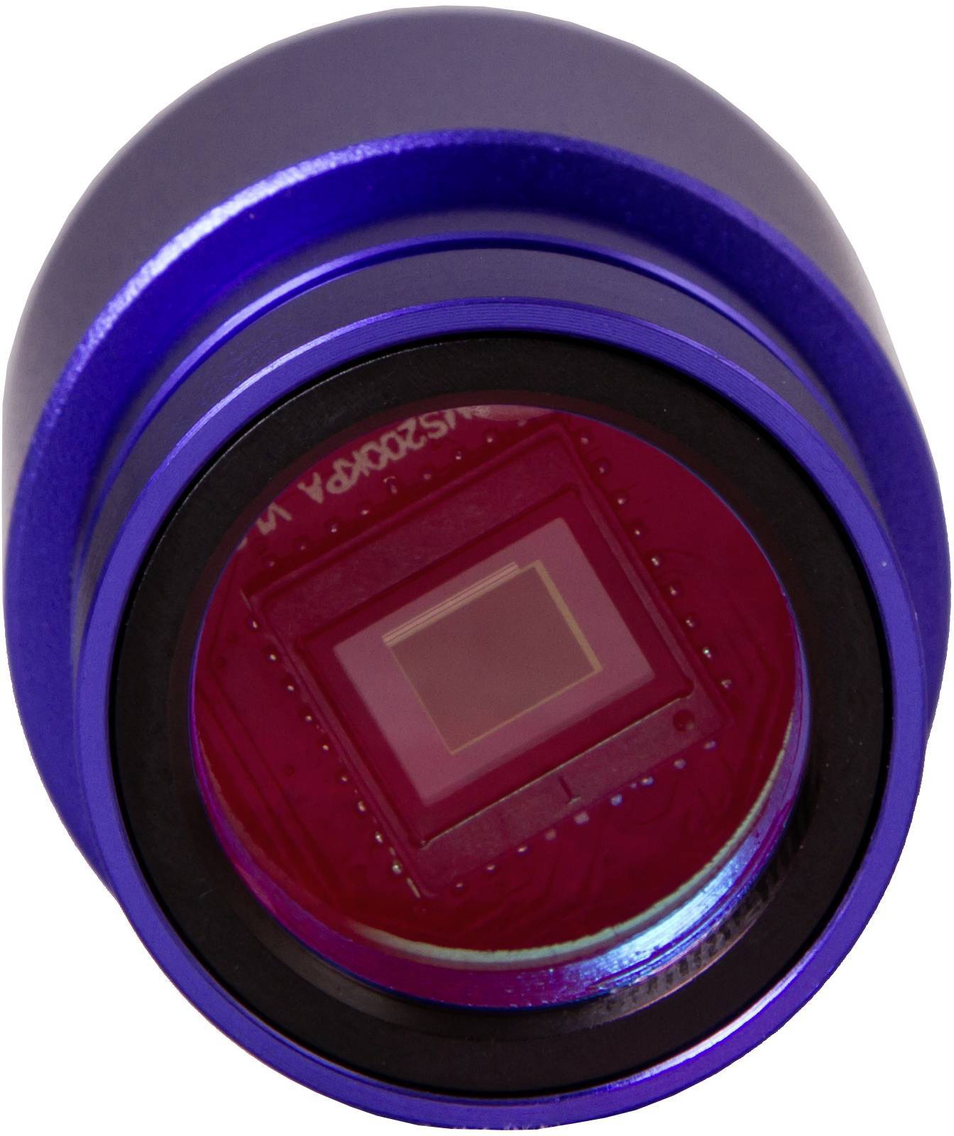 Okrągły, niebieski sensor kamery z czerwonym filtrem pośrodku. Sensor jest umieszczony centralnie i wyróżnia się kolorami na tle otoczenia.