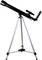 Czarny teleskop na srebrnym statywie, gotowy do obserwacji gwiazd.