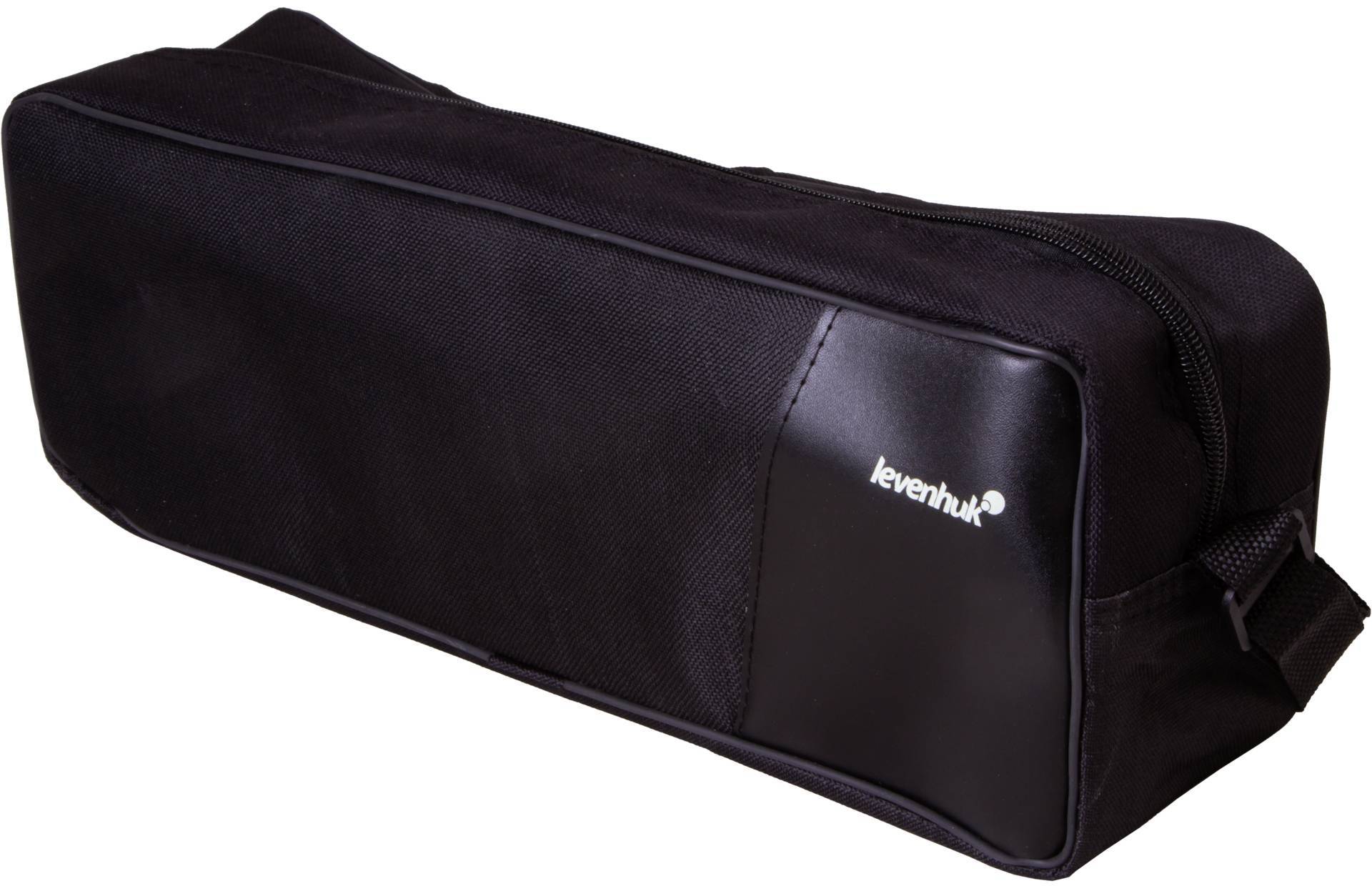 Czarna prostokątna torba z zamkiem błyskawicznym, odpowiednia do przechowywania lub transportowania małych przedmiotów.