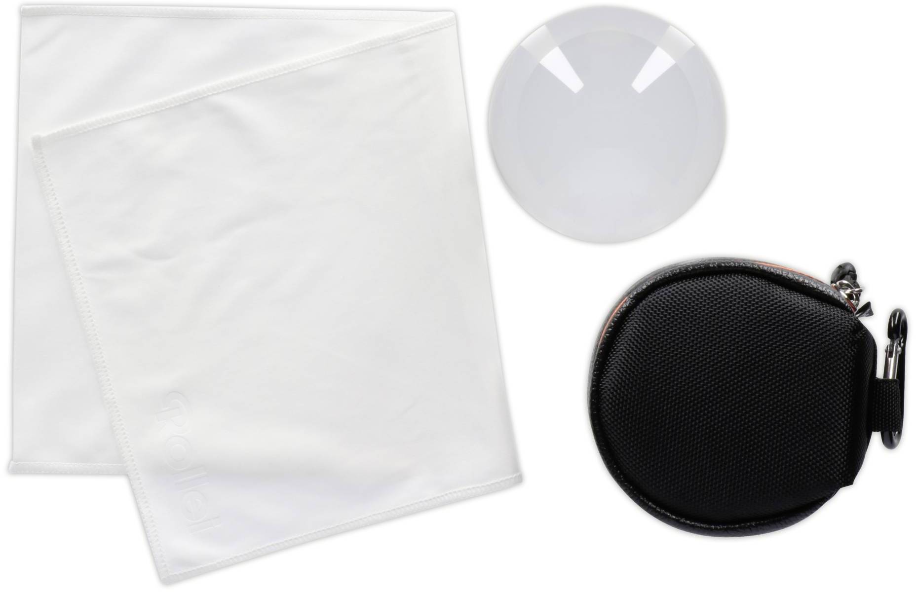 Białe tkaniny obok okrągłej, przezroczystej soczewki i czarnego, okrągłego etui z zamkiem błyskawicznym.