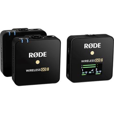 Dwa bezprzewodowe odbiorniki mikrofonowe RØDE Wireless GO II. Jeden wyświetla ekran ze stanem połączenia i poziomem naładowania baterii.