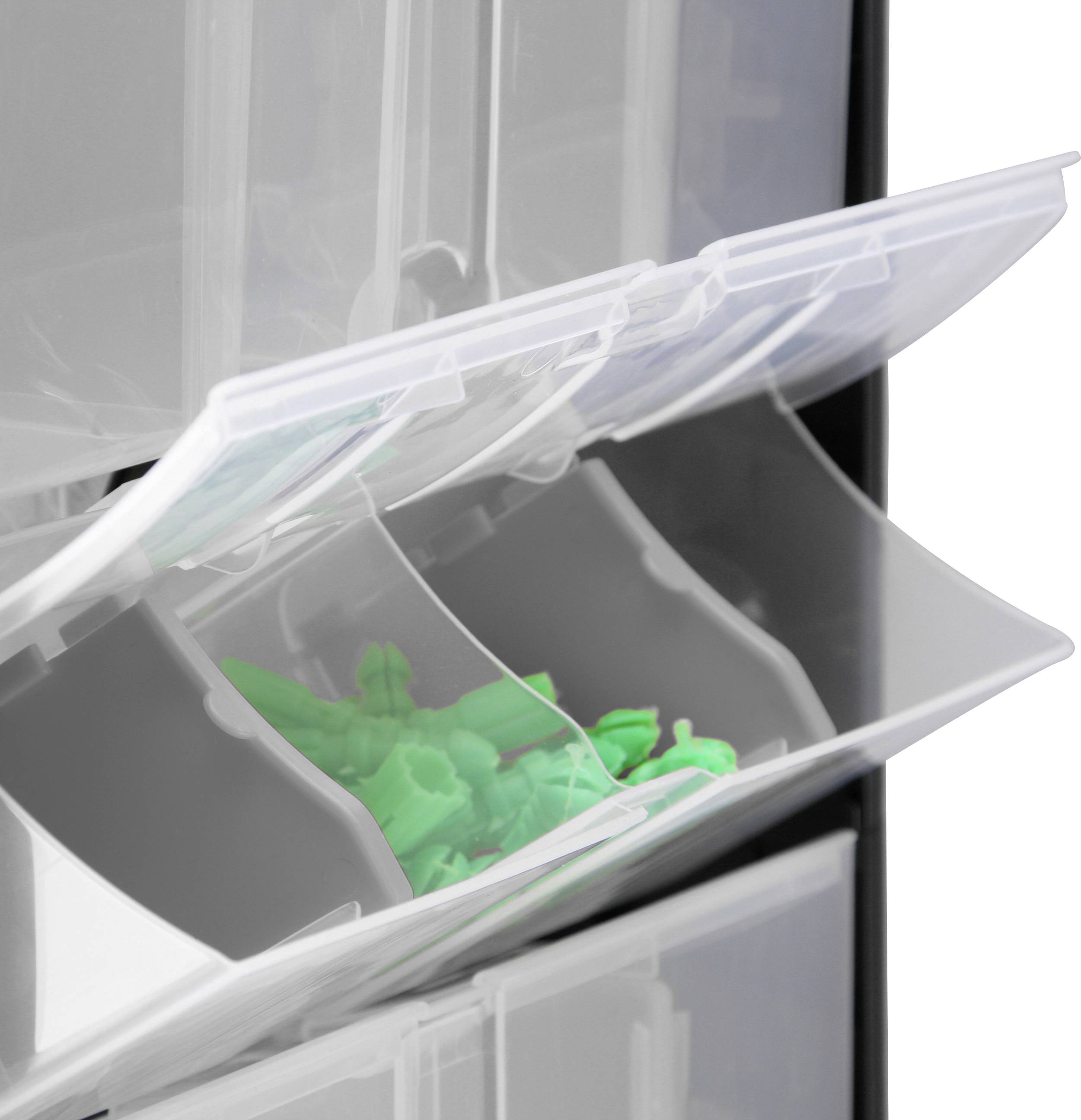 Plastikowy regał z szufladkami z klapkami otwieranymi do przodu, w jednej z szuflad widoczne są zielone kołki.