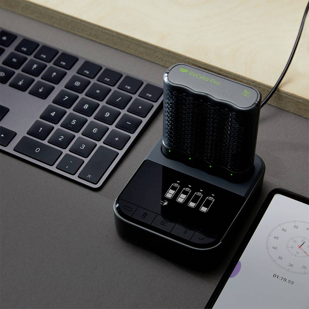 Ładowarka do akumulatorów GP GPRCPCHP461D011 NiMH-1