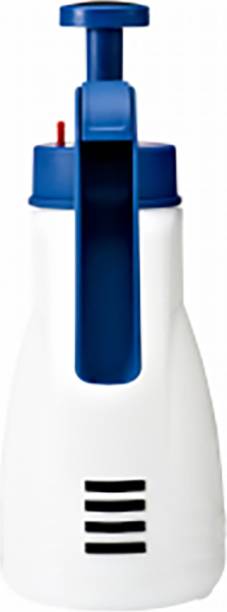 Biała butelka z rozpylaczem z niebieskim uchwytem i czerwoną dyszą, używana do rozpylania cieczy w różnych zastosowaniach.