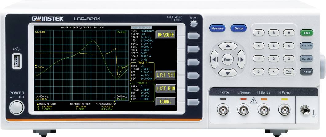 GW Instek LCR-8201 miernik LCR z wyświetlaczem prezentującym krzywe danych i parametry pomiarowe. Panel sterowania z przyciskami po prawej stronie.
