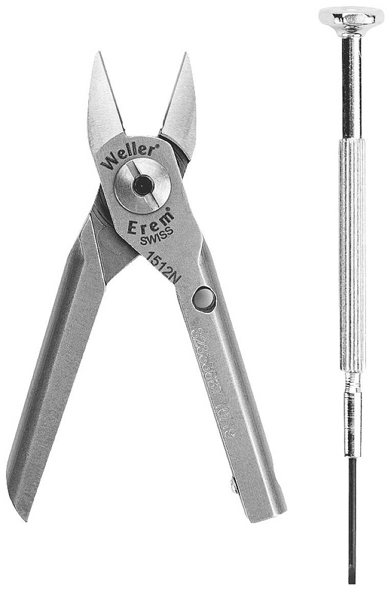 Szczypce boczne i wkrętak metalowy ułożone obok siebie, każdy w pozycji pionowej.