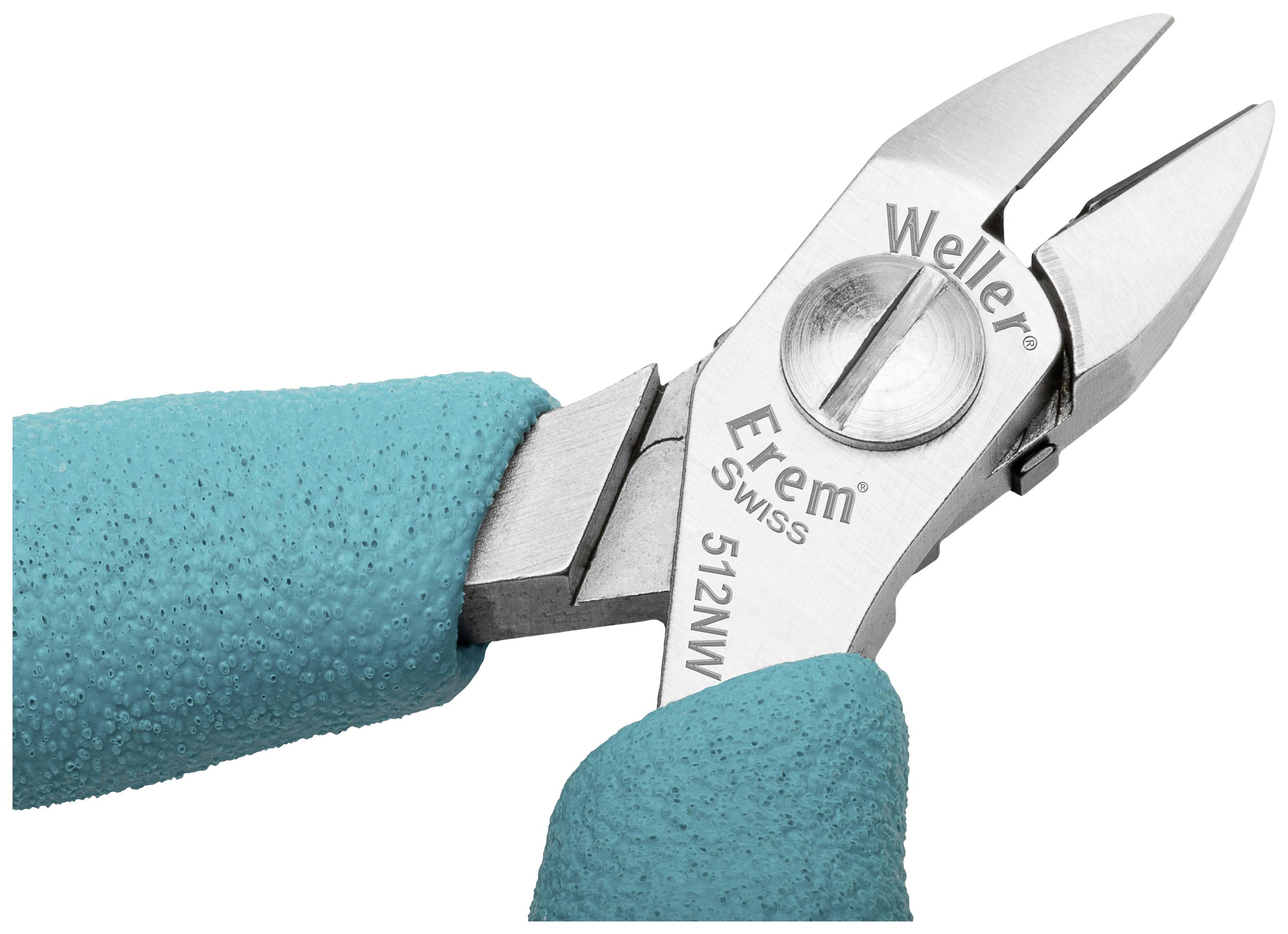 Zbliżenie srebrnych szczypiec z turkusowymi uchwytami. Na szczypciach widnieje napis 'Weller Erem SWISS 512NW'.