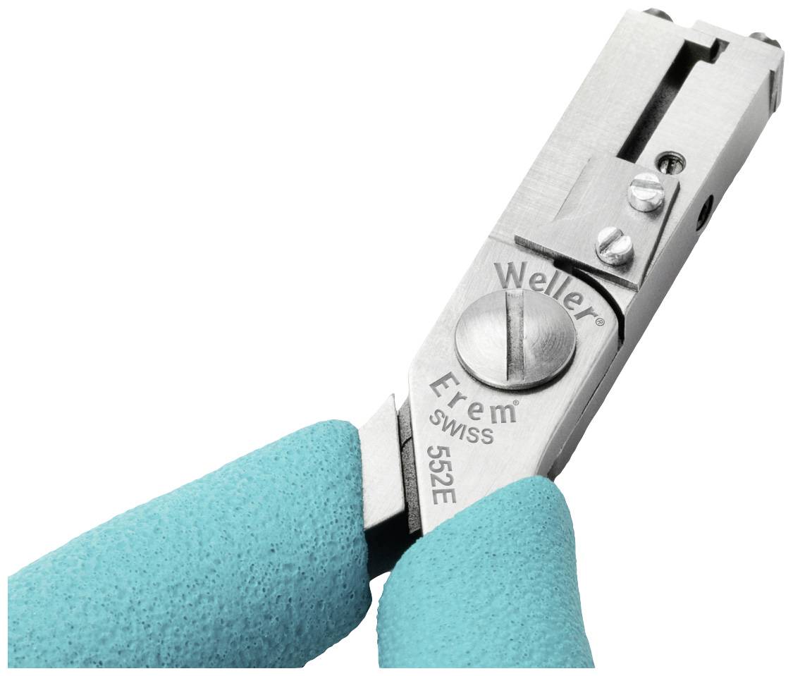 Srebrne precyzyjne szczypce z turkusowymi uchwytami. Na szczypcach jest wygrawerowany napis 'Weller Erem Swiss 552E'.