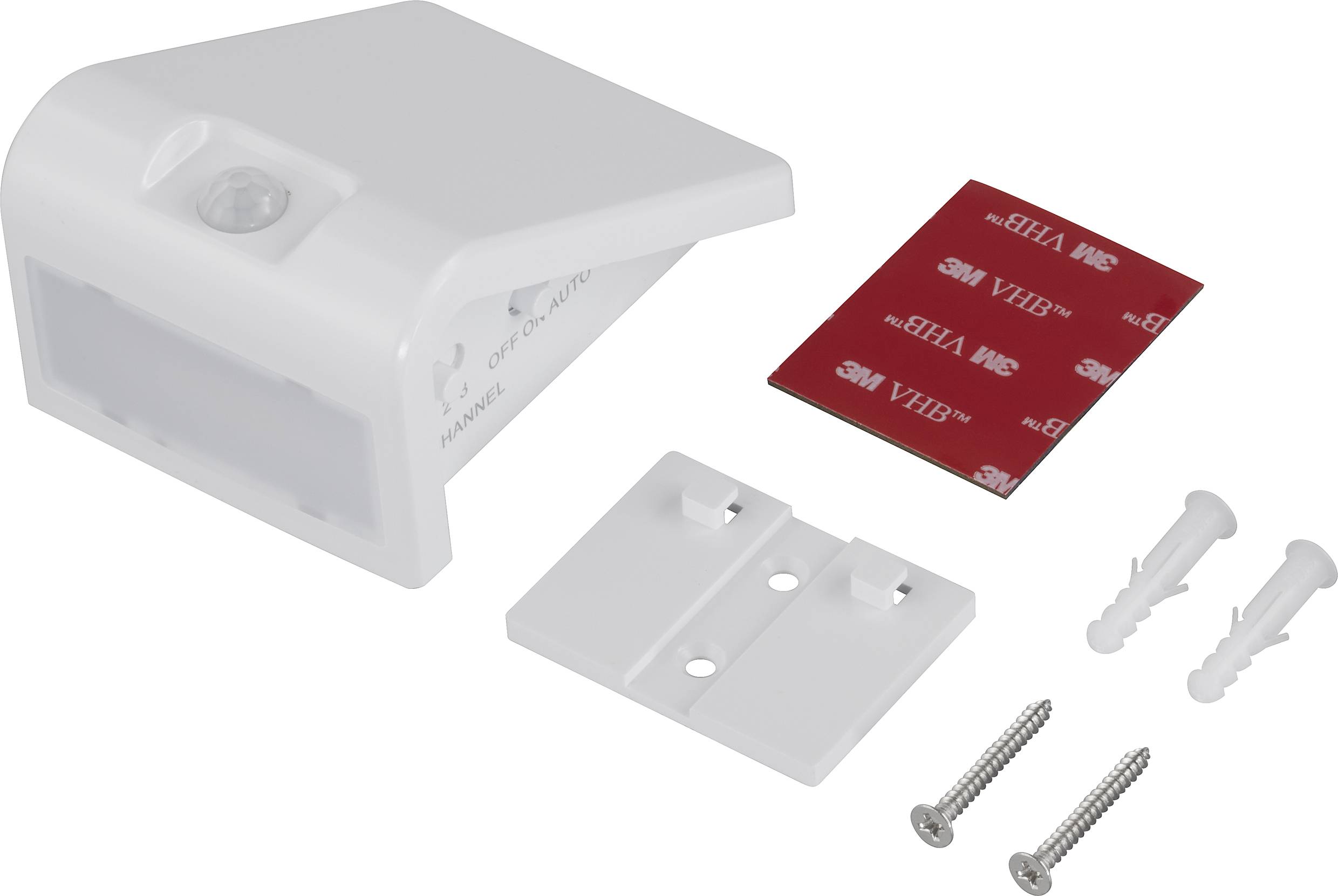 Czujnik ruchu w kolorze białym z materiałami montażowymi: taśma klejąca, uchwyt, śruby i kołki rozporowe.