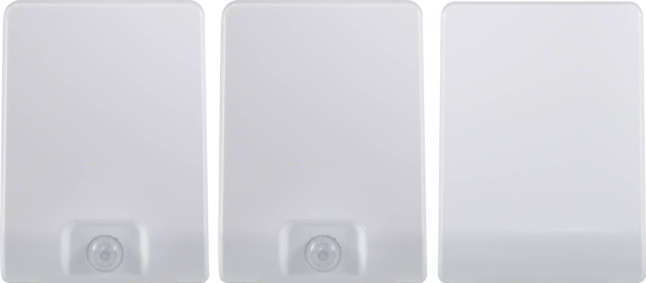 Trzy białe, prostokątne lampki wtykowe z czujnikiem ruchu ustawione w rzędzie.