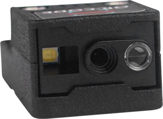 Czarny czujnik z soczewką i okienkiem obserwacyjnym, prawdopodobnie do pomiaru odległości lub zastosowań sensorycznych w dziedzinie techniki.