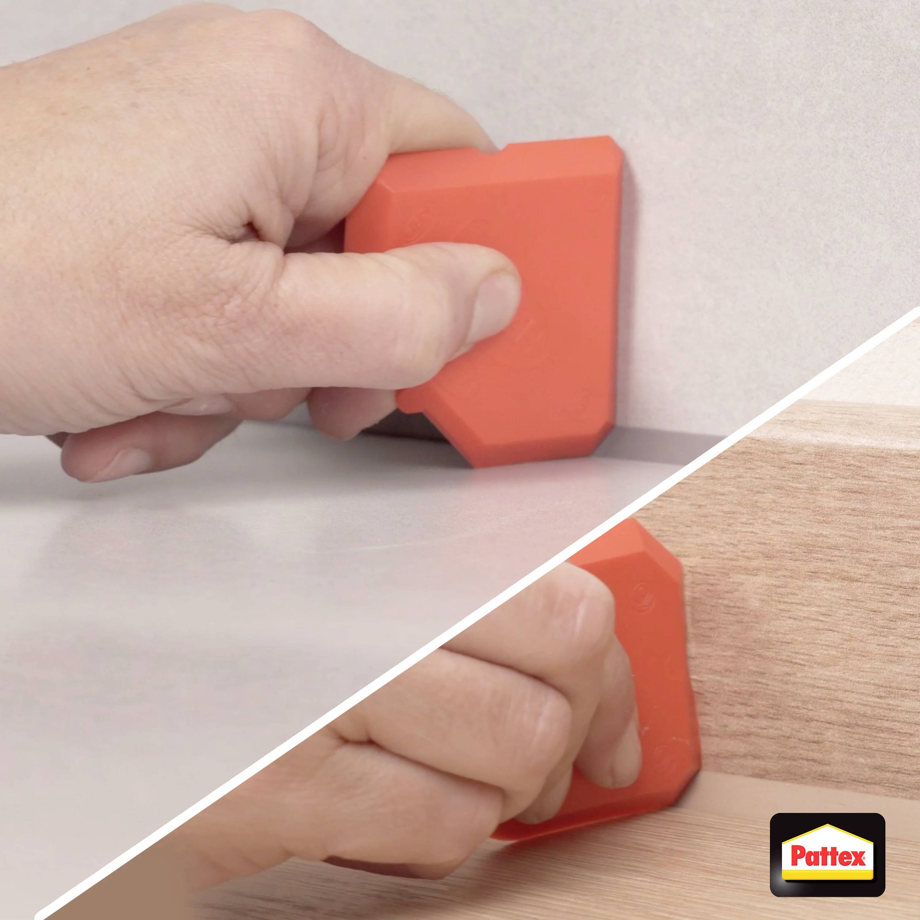 Osoba używa czerwonego narzędzia do wygładzania nadmiaru masy uszczelniającej w narożniku. Logo produktu to 'Pattex'.