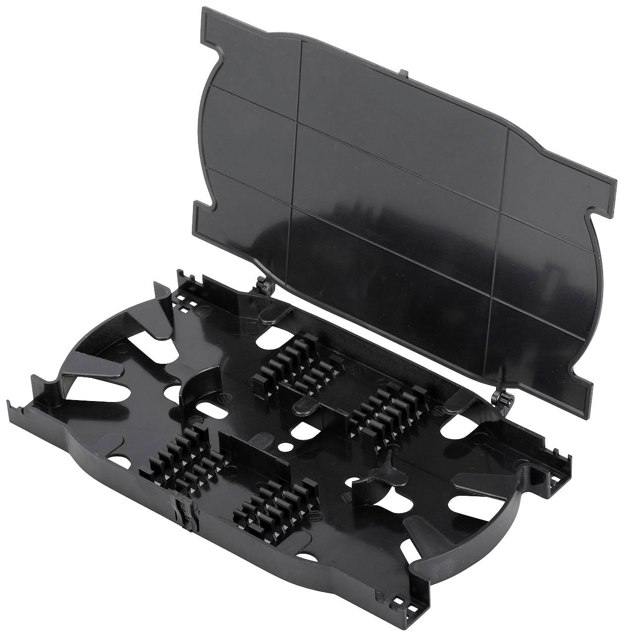 Czarna plastikowa kaseta z otwieraną pokrywą, zaprojektowana do zarządzania kablami światłowodowymi. Wewnętrzne przegrody do organizacji kabli.