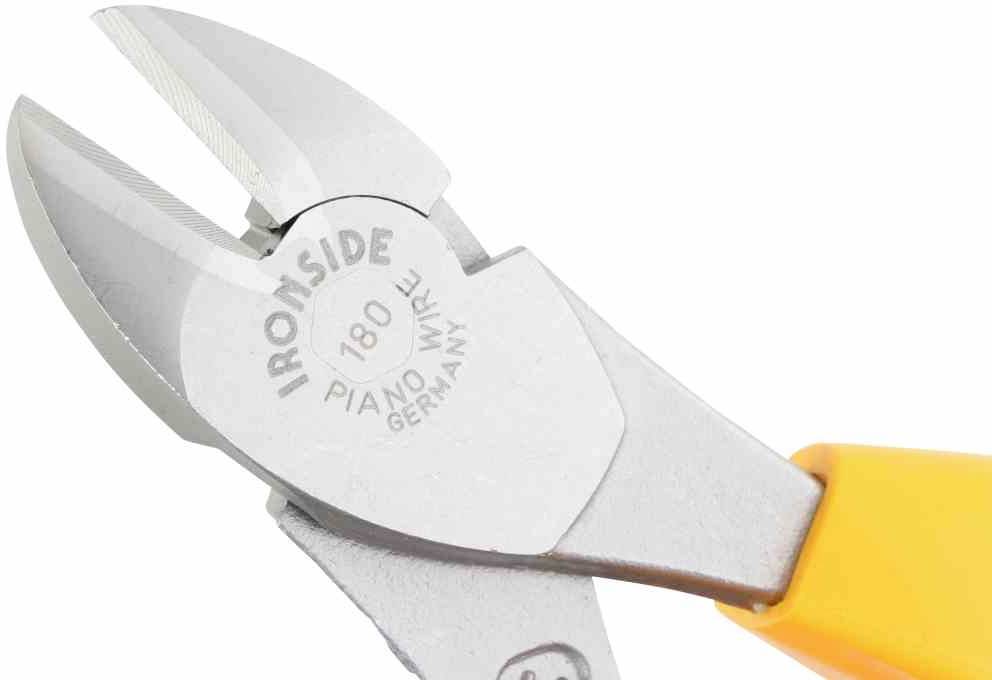 Szczypce z głowicą ze stali nierdzewnej i żółtą rękojeścią, na których widnieje napis 'IRONSIDE PIANO WIRE GERMAN STYLE'. Idealne do cięcia drutu.