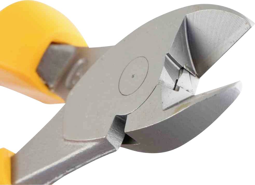 Para nożyczek z pomarańczową rękojeścią, które służą do cięcia przewodów lub małych elementów metalowych.