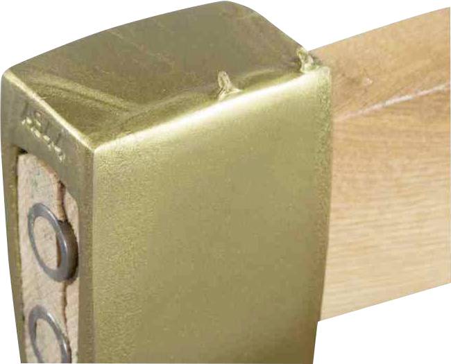 Młotek z pozłacaną główką, widoczny drewniany uchwyt; zbliżenie połączenia ukazuje szczegóły warstw metalowych.