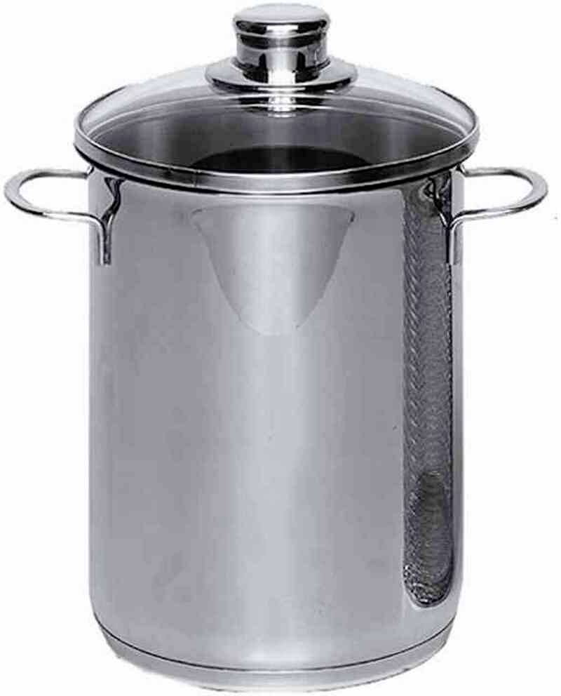 Srebrny, cylindryczny garnek z pokrywką i dwoma uchwytami, wykonany z połyskującego stali szlachetnej. Odpowiedni do gotowania dużych ilości potraw.