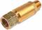 Złoty adapter z gwintem po obu stronach, stosowany do podłączania rur w instalacji sanitarnej lub technicznej.