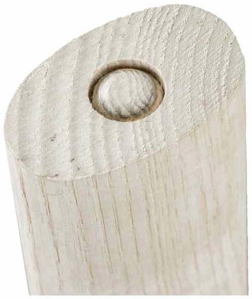Okrągły, gładki słup drewniany z okrągłym wycięciem na górnej powierzchni.