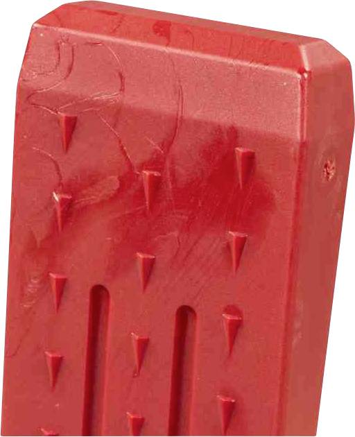Czerwony klin z tworzywa sztucznego o strukturowanej powierzchni z pionowymi wcięciami, typowo stosowany do stabilizacji obiektów.