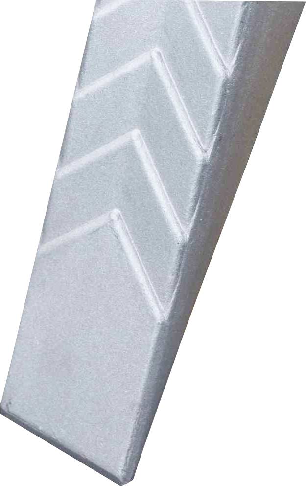 Srebrzysta metalowa powierzchnia z wyraźnym wzorem zygzakowatym.