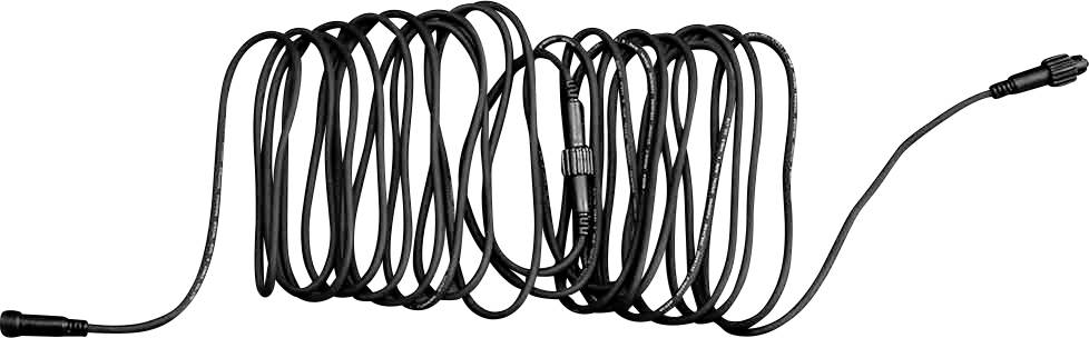 Długi, zwinięty czarny kabel z wtyczkami na obu końcach.