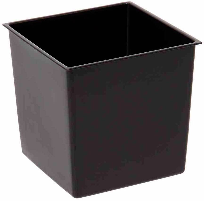 Czarny, kwadratowy plastikowy doniczka z otwartą górną krawędzią, odpowiednia dla małych roślin lub sadzonek.