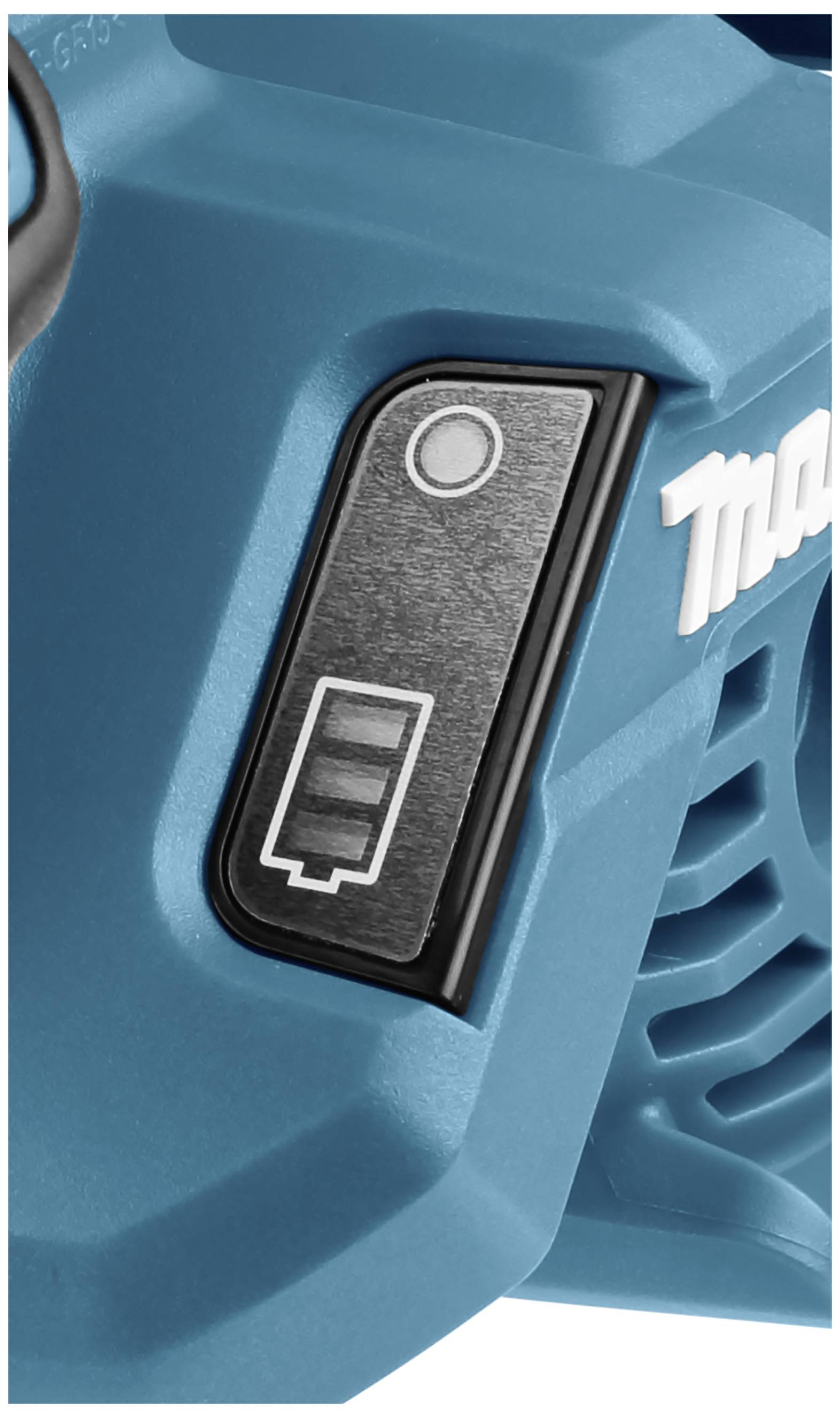 Zbliżenie elektronicznego urządzenia, które w centrum obrazu przedstawia wskaźnik baterii z trzema paskami. Tło utrzymane w odcieniach niebieskiego.