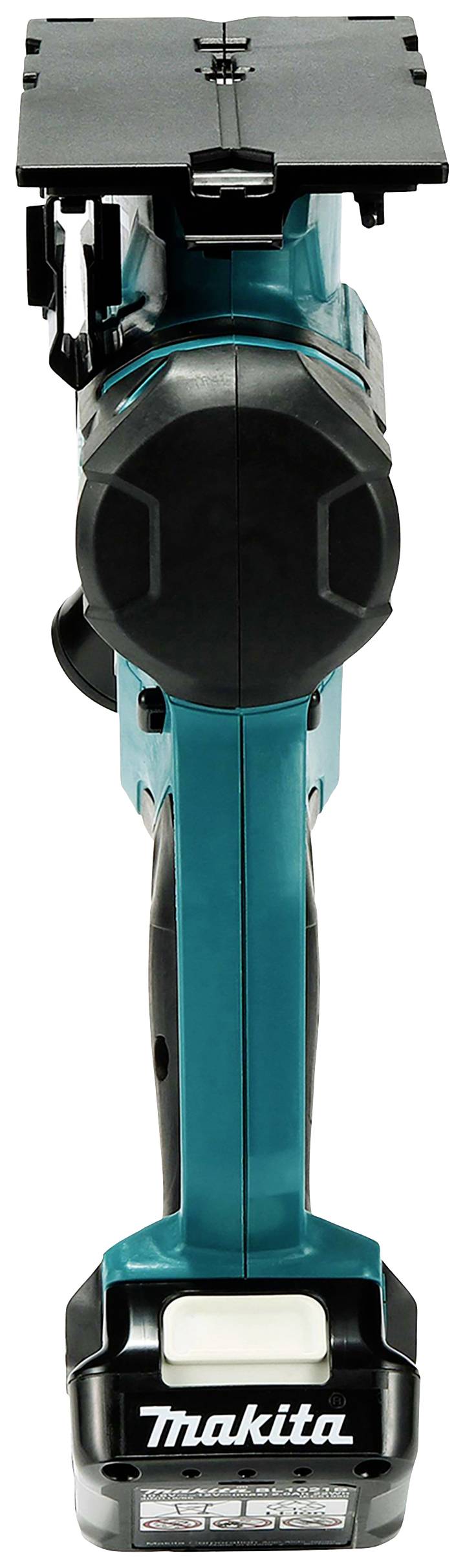 Turkusowa, akumulatorowa ręczna piła tarczowa widziana z przodu, z czarnym blatem i komorą akumulatora u dołu. Widoczna nazwa marki 'Makita'.