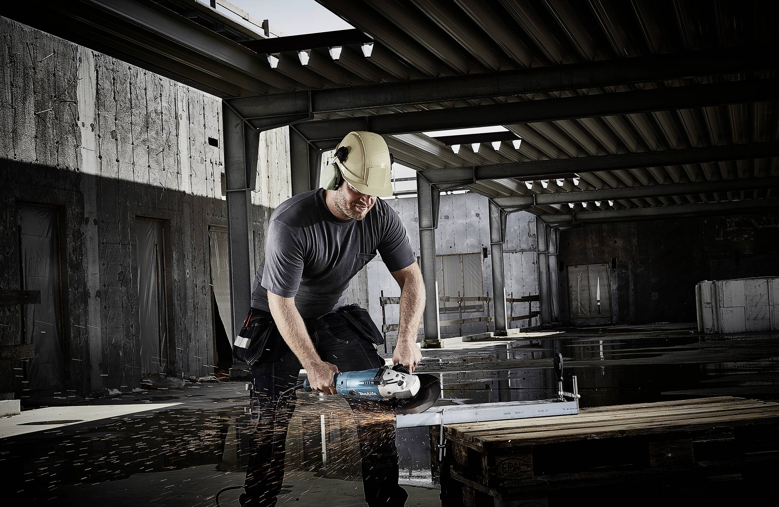 Кутова шліфувальна машина Makita neu GA9020RFK3 2200 Вт