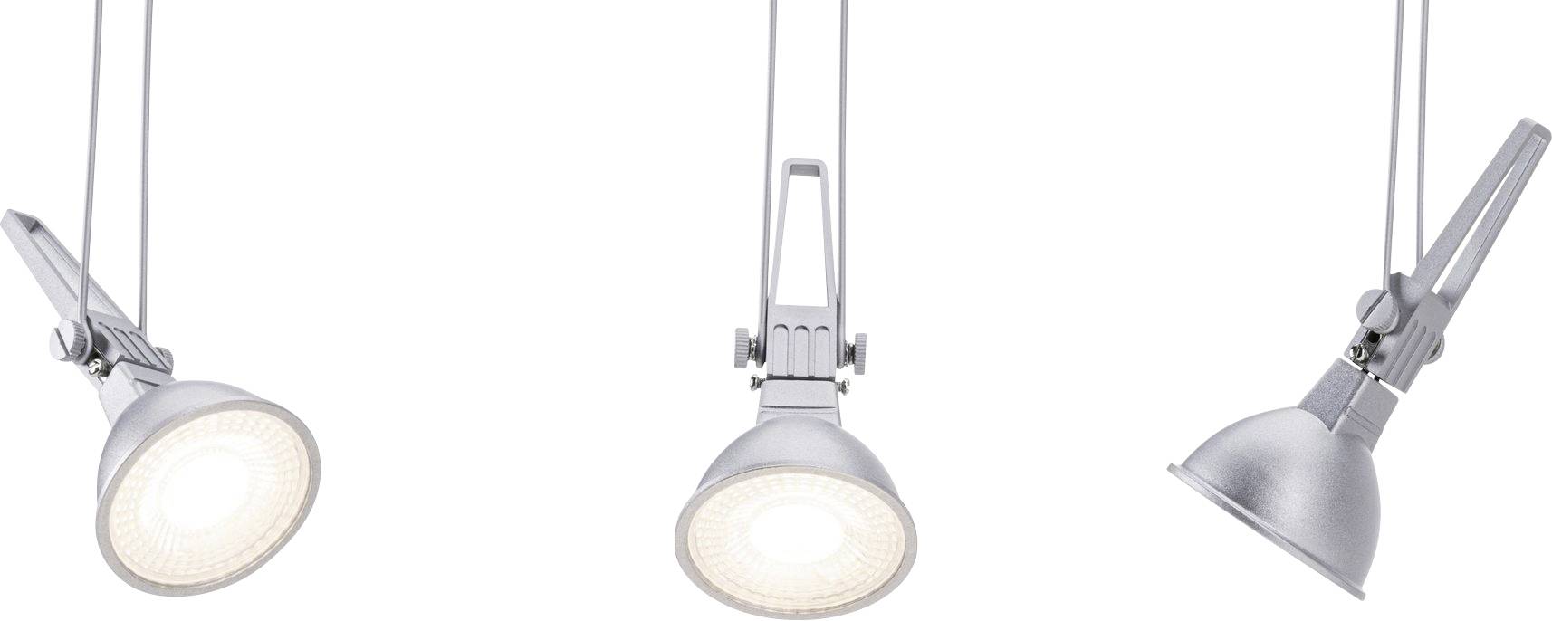 Trzy regulowane srebrne reflektory sufitowe świecą w różnych kierunkach. Są ustawione pod różnymi kątami.