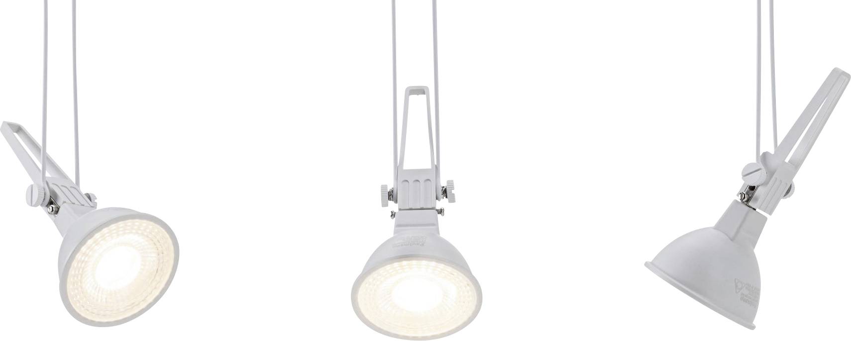 Trzy białe, wiszące lampy skierowane w różnych kierunkach na białym tle.