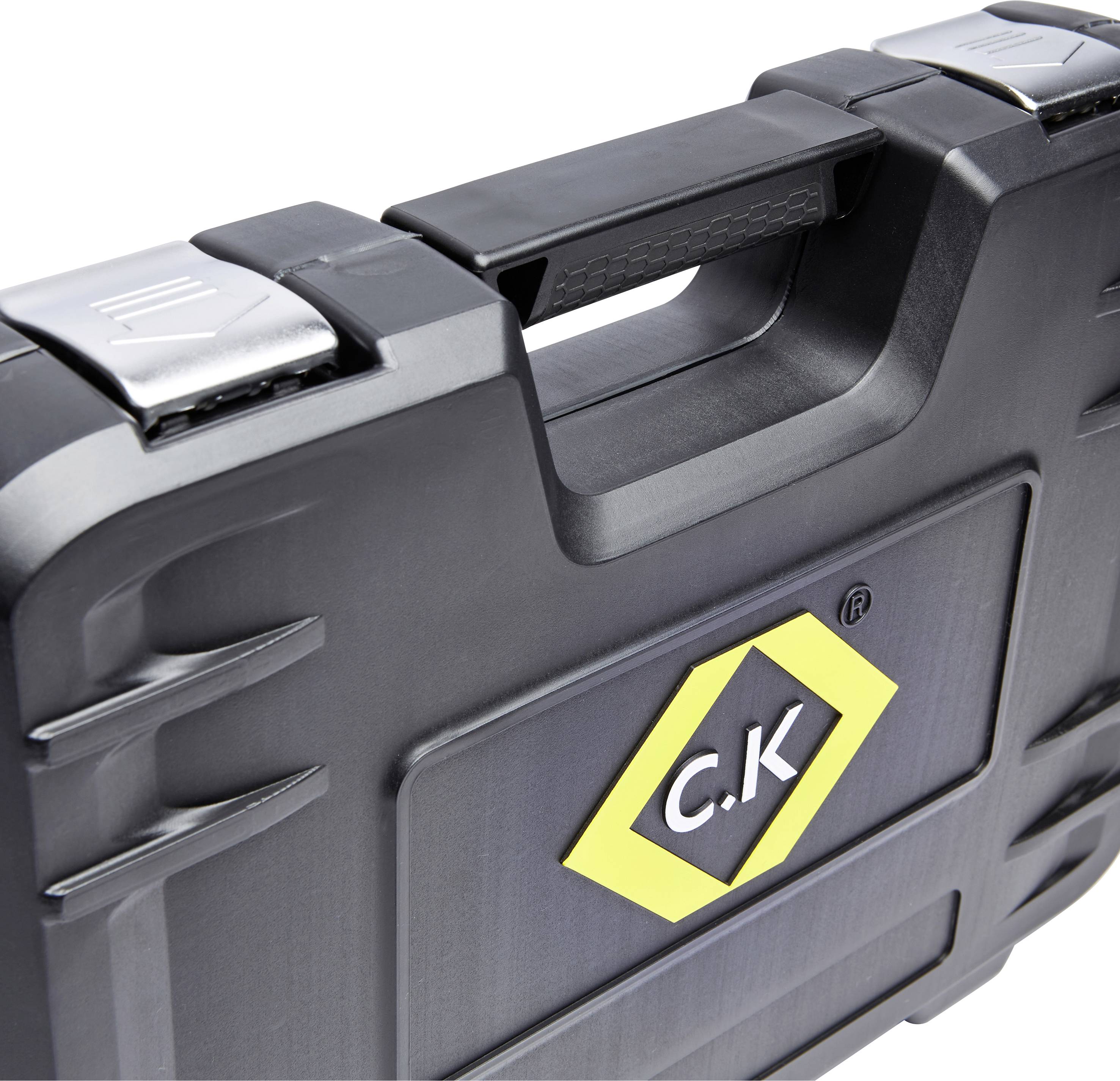 Czarny plastikowy kufer z żółtym logo C.K., zamknięty, z srebrnymi zamknięciami.