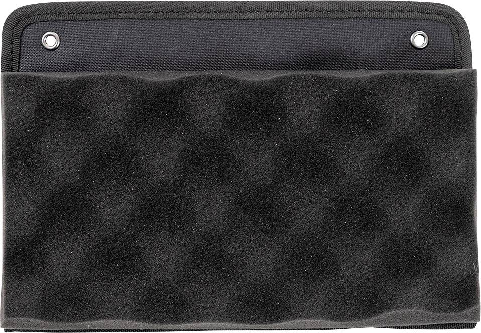 Czarna mata z pianki z falistą strukturą, u góry dwie metalowe oczka przymocowane do prostokątnego paska materiału.