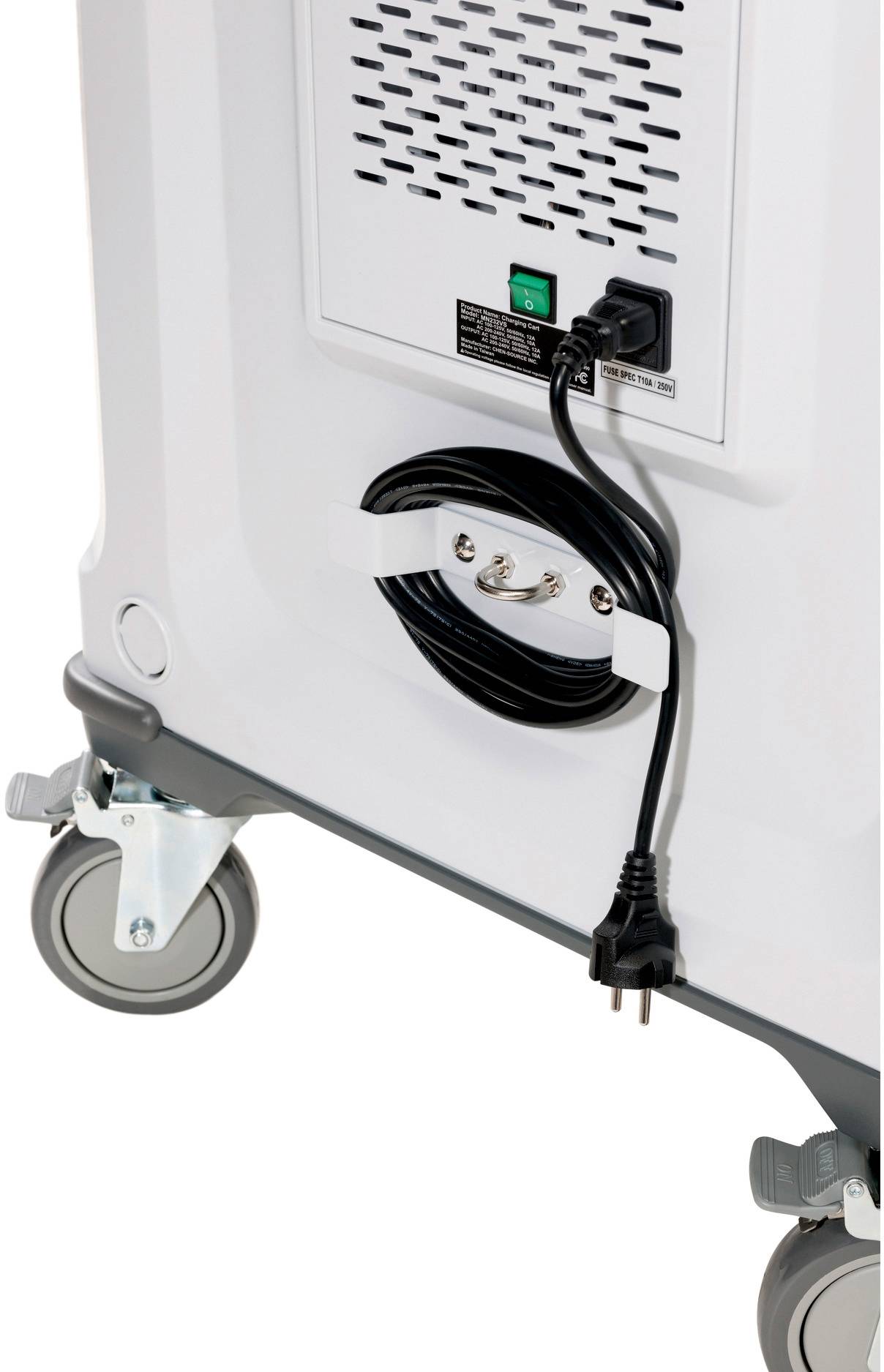Tylna strona urządzenia elektrycznego z nawiniętym przewodem i wtyczką sieciową, zamontowana na kółkach dla zapewnienia mobilności.