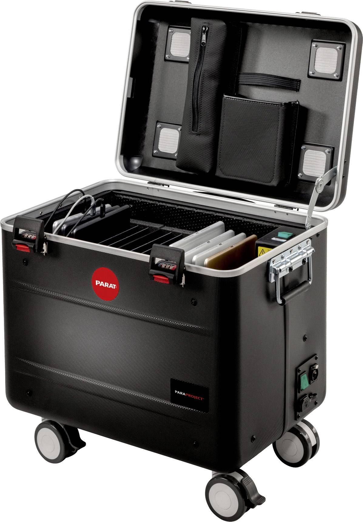 Otwarty, czarny kufer transportowy na kółkach z wieloma przedziałami na laptopy i schowkami na akcesoria. Idealny do bezpiecznego przewożenia urządzeń elektronicznych.